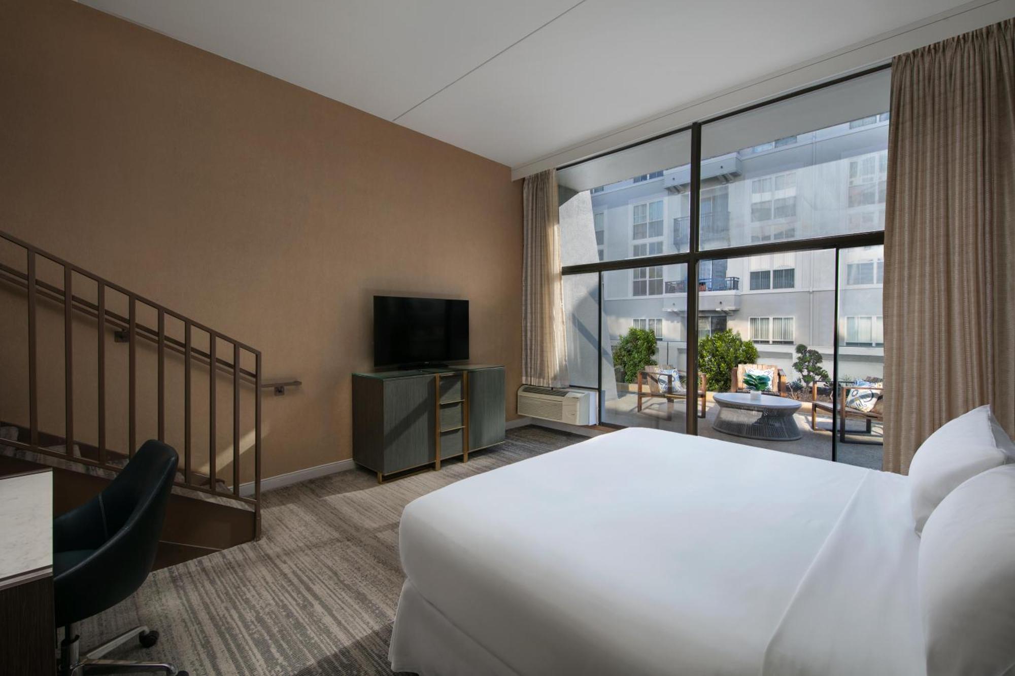 Dena, Angeles, A Tribute Portfolio Hotel 4*